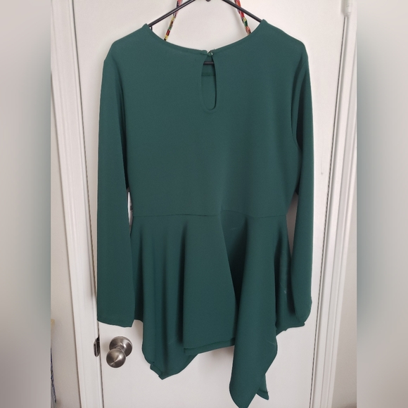 NWT Fashion to Figure top - Picture 2 of 3